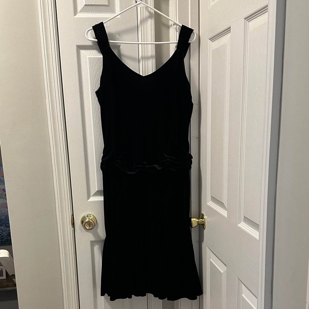 Chic Black Velvet Midi Dress